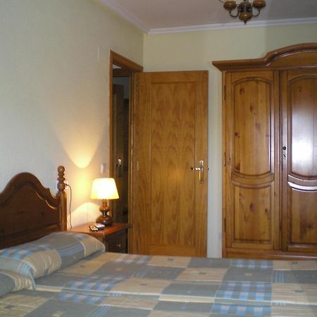 Apartamentos Turisticos Sol Y Nieve Jaca Extérieur photo